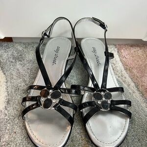 Y2K Retro Easy Street Black Strappy Sandals with Kitten Heel Women’s 7